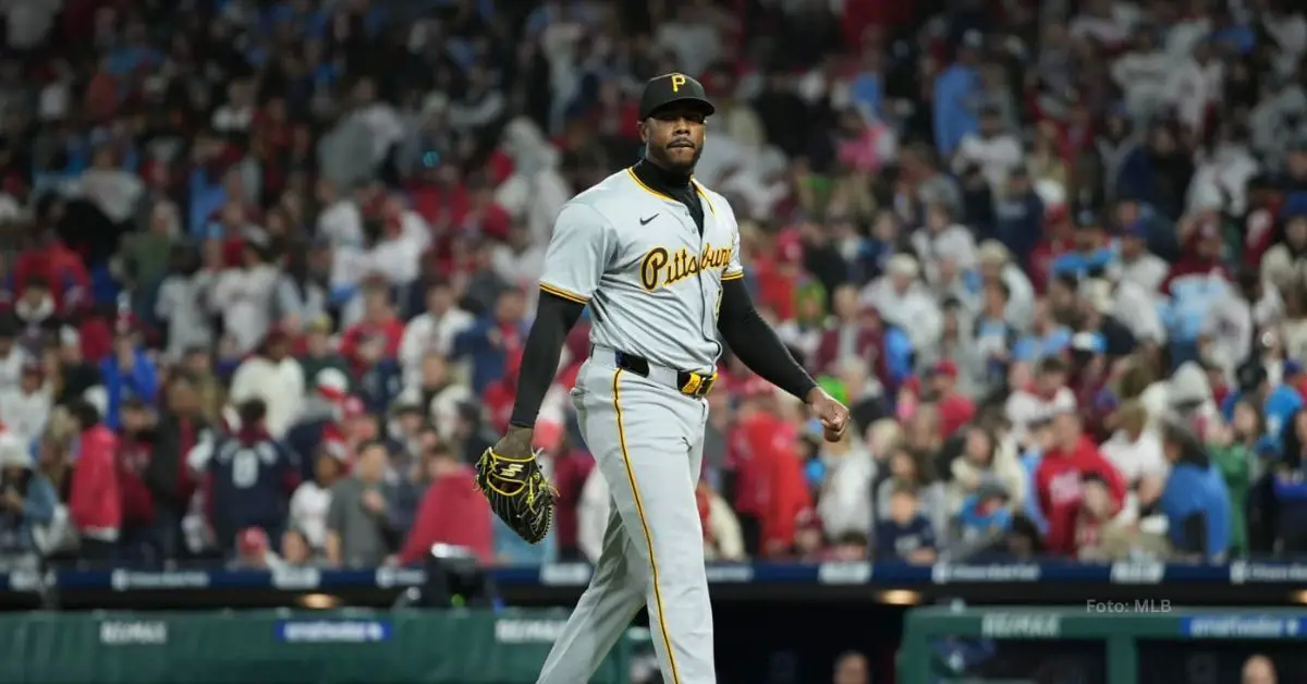 Aroldis Chapman terminando una entrada con Pittsburgh Pirates