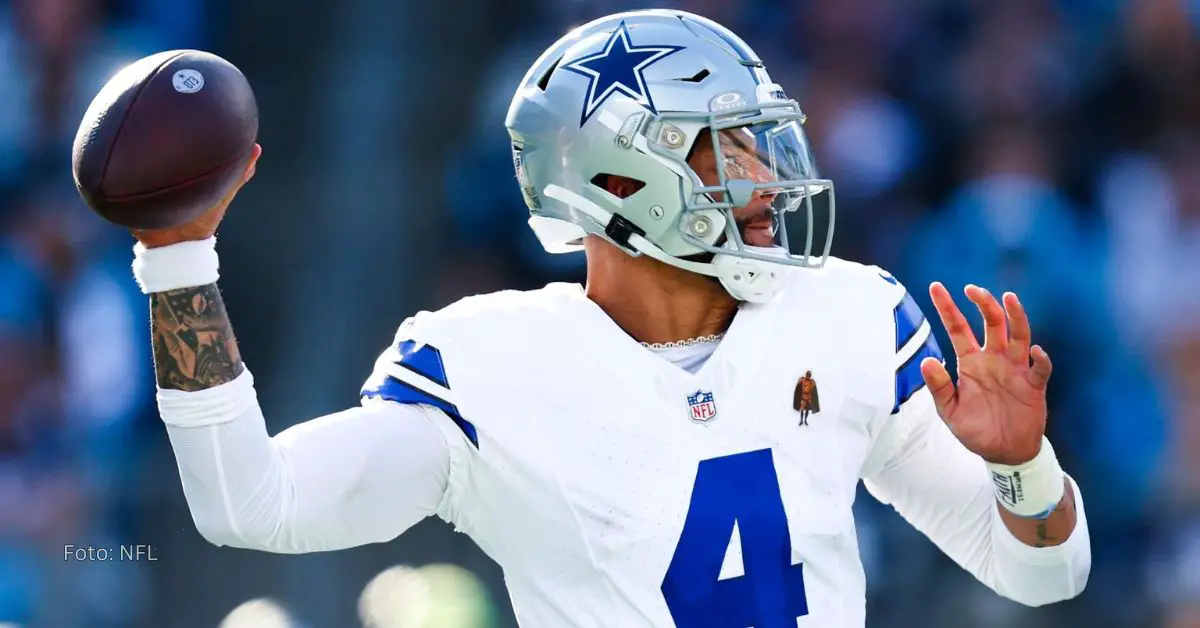 Dak Prescott jugando con Dallas Cowboys