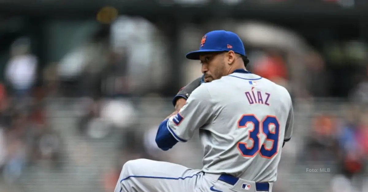 Edwin Díaz lanzando con New York Mets