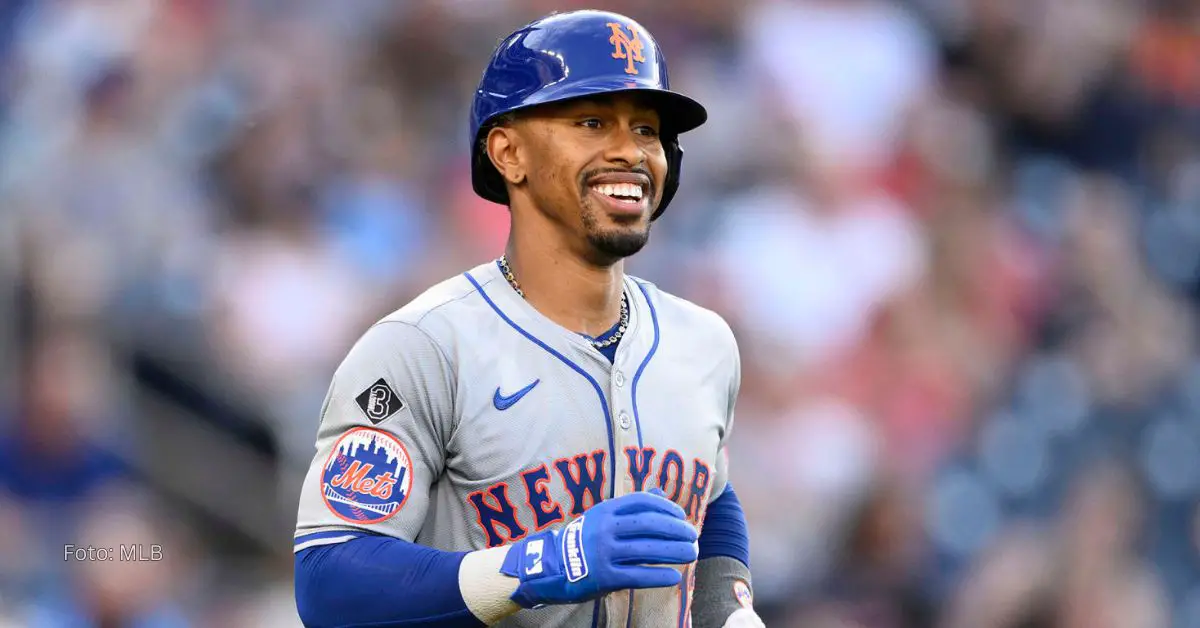 Francisco Lindor sonriendo con el uniforme de New York Mets en MLB