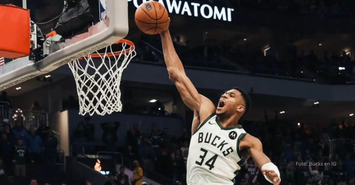 Giannis Antetokounmpo clavandola