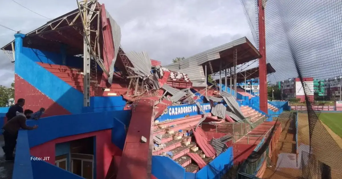 Gradas del Estadio 26 de Julio de Artemisa en mal estado por el ciclón Laura